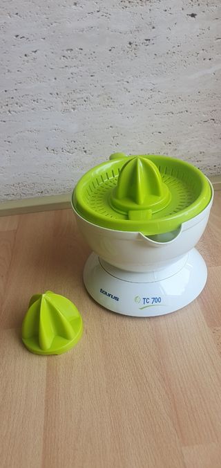 Exprimidor Taurus TC700.