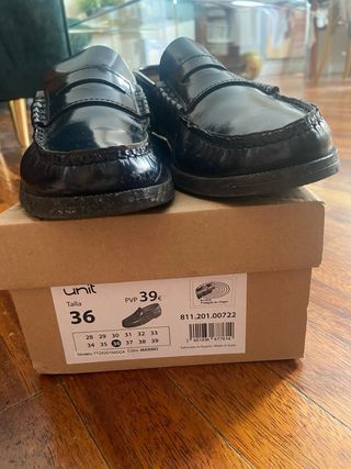 Mocasines niño piel Hipercor T36
+regalo calcetín 