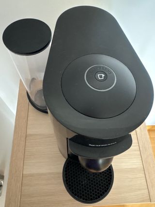 Cafetera Nespresso Vertuo Plus Negra