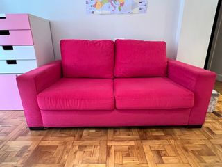 Sof ́á de dos plazas rosa chicle. Perfecto estado.