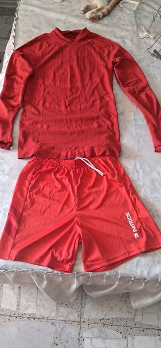 Conjunto deportivo camiseta y pantalón corto
