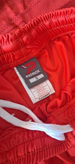 Conjunto deportivo camiseta y pantalón corto