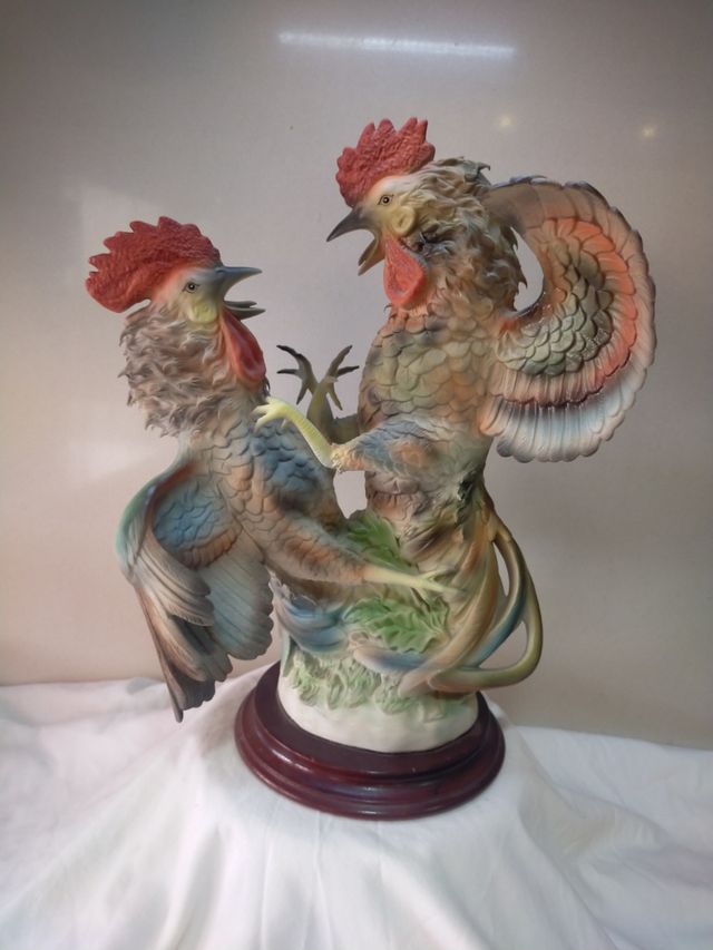Figura de porcelana Gallos de Pelea