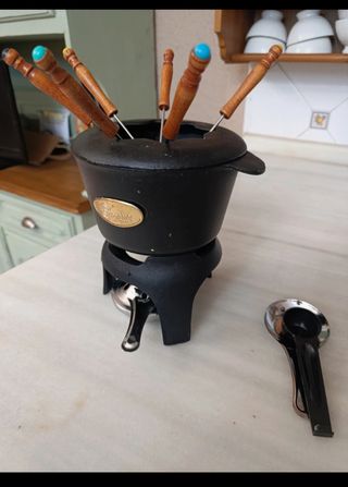 Set Fondue Hierro Negro y Dorado