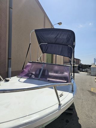 barco muy buenas condiciones y casi todo nuevo.