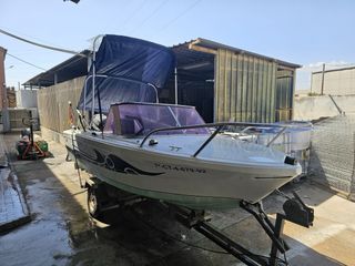 barco muy buenas condiciones y casi todo nuevo.