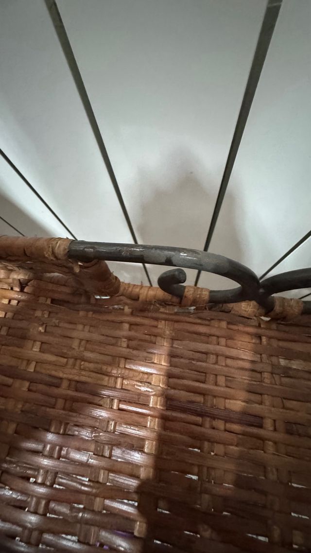 Mesa plegable rústica ratán y hierro