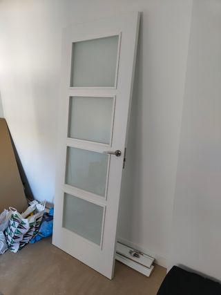 Puerta lacada blanco con cristales