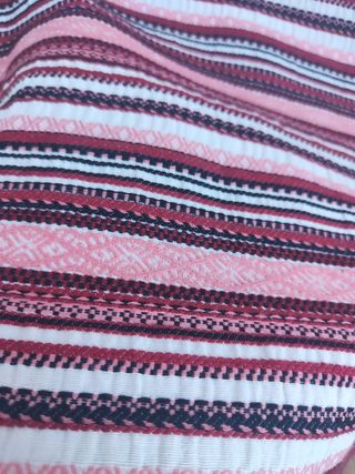 Falda corta a rayas rosas