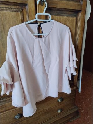 Blusa rosa con volantes