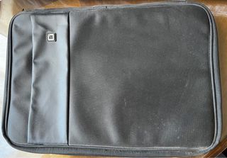 Funda portátil acolchada negra