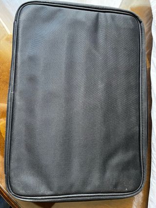 Funda portátil acolchada negra