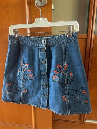 Falda vaquera Pull & Bear bordada