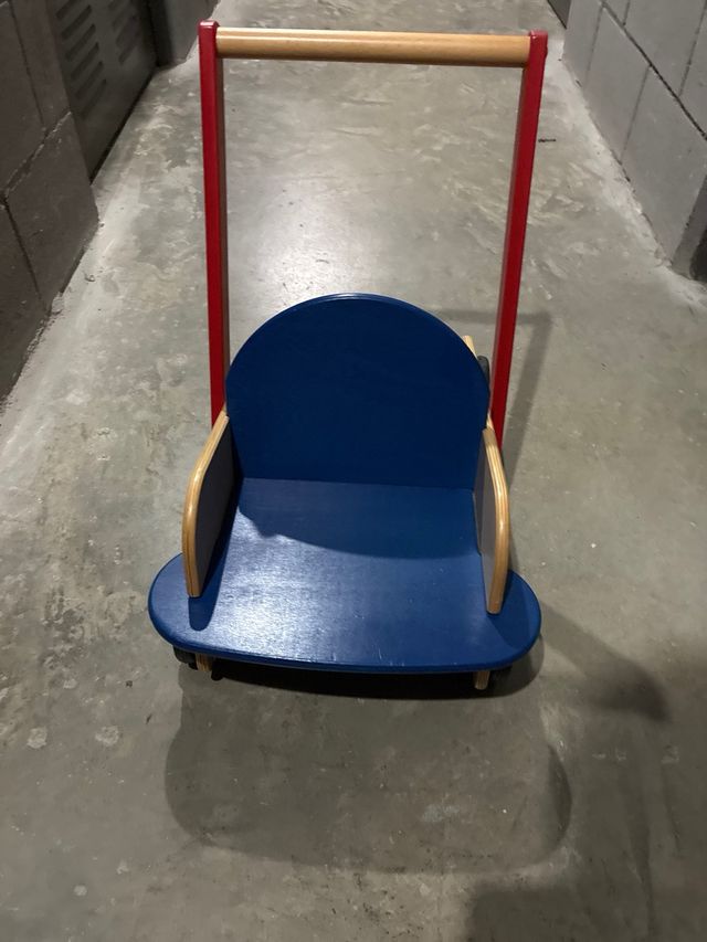 Andador de madera para bebé