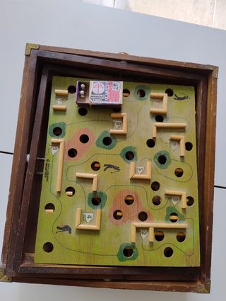 Juego de laberinto de habilidad de madera