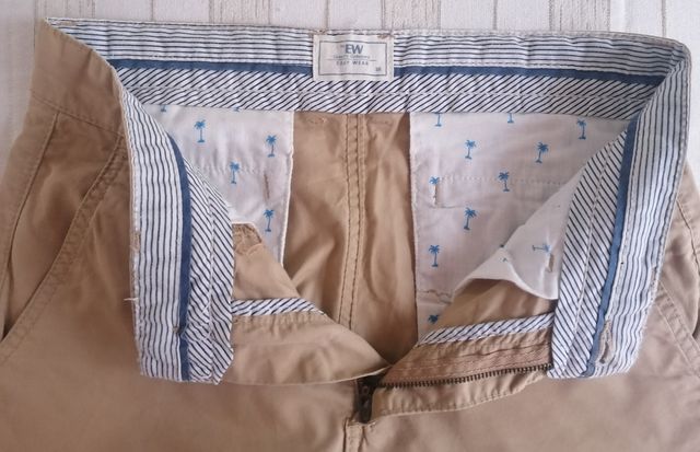 Pantalón corto chino beige