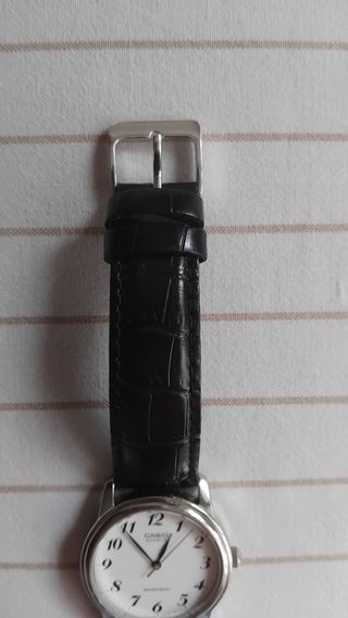 Reloj Casio Unisex Negro y Plateado