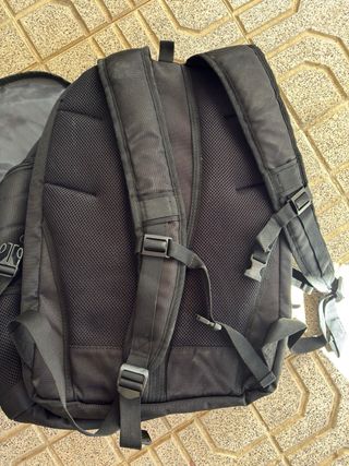 Mochila Amazon Basics para portátil Negra