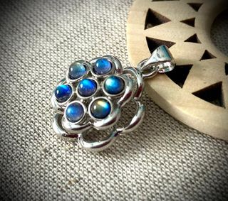 Colgante Antiestrés de Labradorita Bañado en Plata