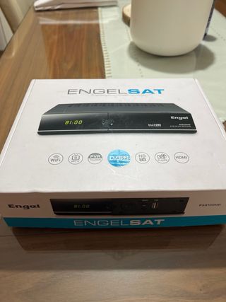 Dos Decodificadores Engel: RS8100HD y 4800Y