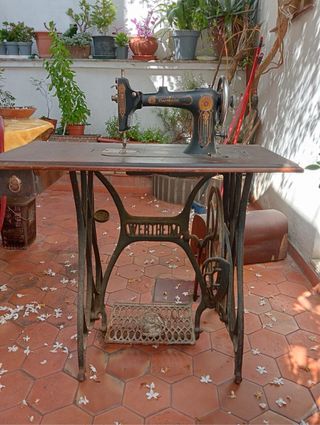 Máquina de coser Wertheim antigua