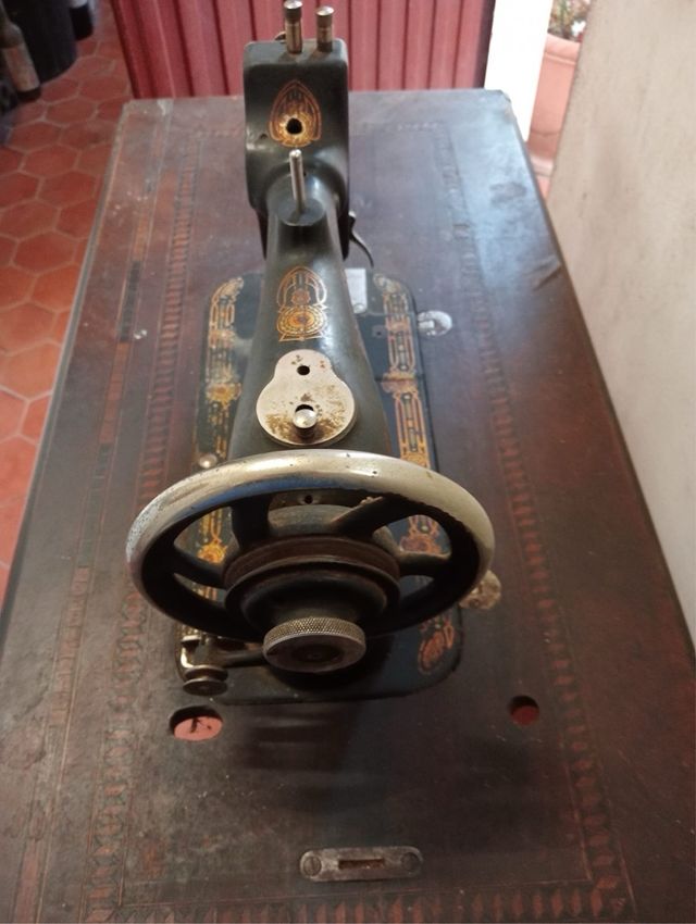 Máquina de coser Wertheim antigua