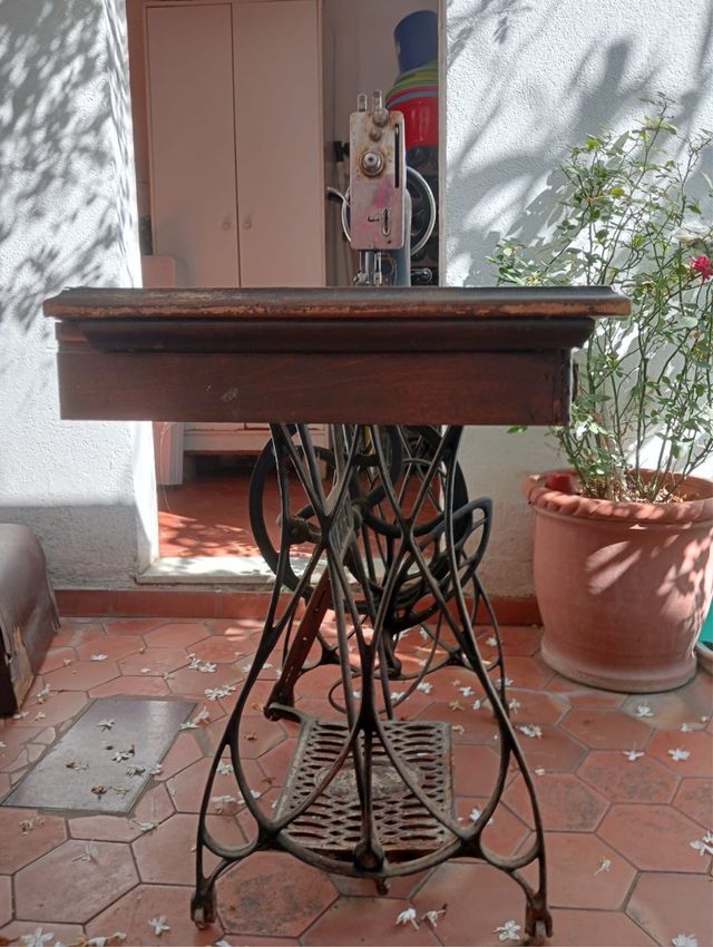Máquina de coser Wertheim antigua