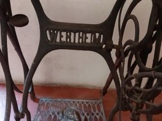 Máquina de coser Wertheim antigua