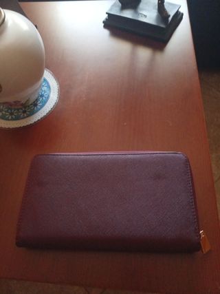 Cartera monedero beige, oro y morado