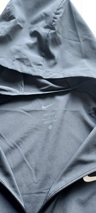 Chaqueta y pantalón deportivo negro