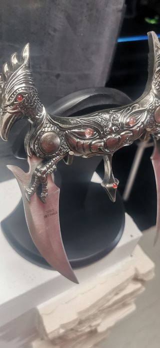 Pugnale Fang of baelin armi da Collezione con Base