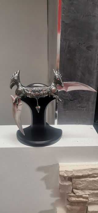 Pugnale Fang of baelin armi da Collezione con Base