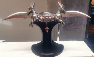 Pugnale Fang of baelin armi da Collezione con Base