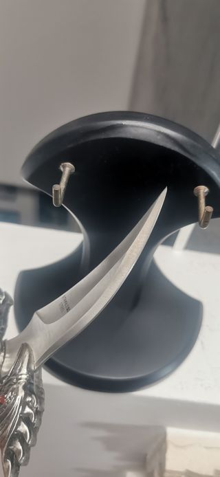 Pugnale Fang of baelin armi da Collezione con Base