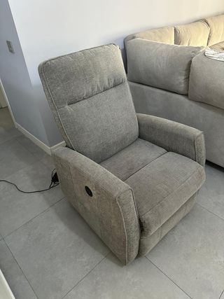 Sillón reclinable gris tela