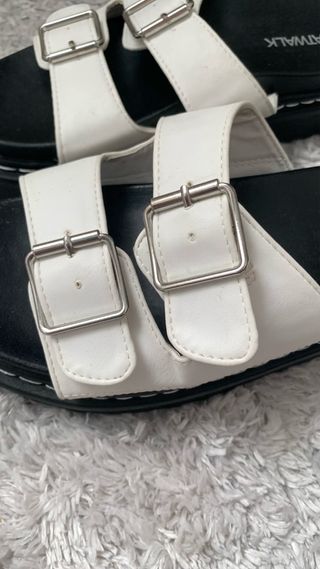 Sandalias blancas CATWALK plataforma negra
