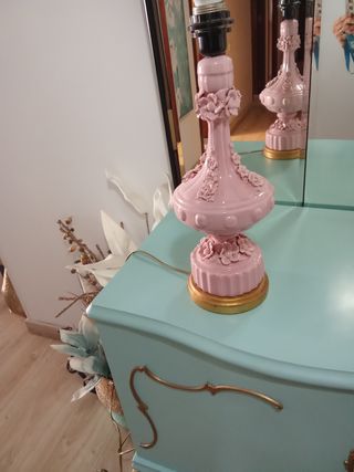 Lámpara de cerámica rosa y dorada