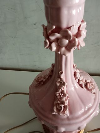 Lámpara de cerámica rosa y dorada