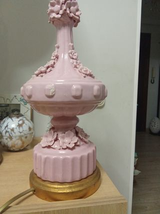 Lámpara de cerámica rosa y dorada