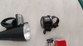 Accesorios bicicleta. Luces, timbre