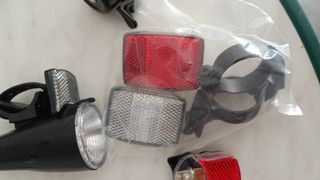 Accesorios bicicleta. Luces, timbre