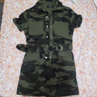 Mono Bershka Camuflaje Talla M