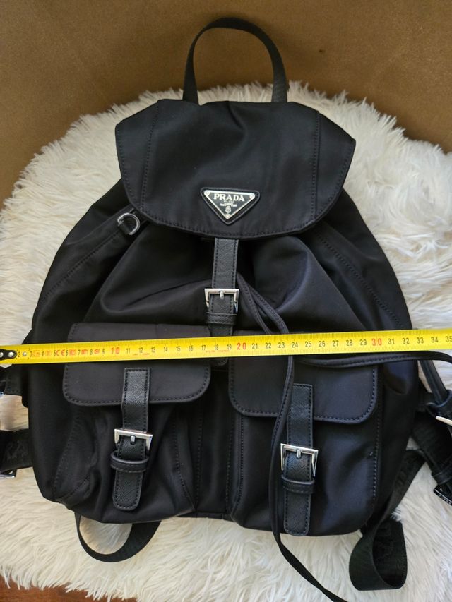 Mochila bolso color negro , prácticamente nueva