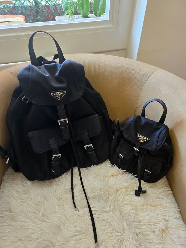 Mochila bolso color negro , prácticamente nueva