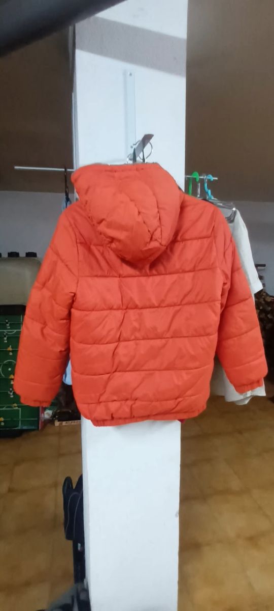 Chaqueta naranja plumón sintético forro borreguito