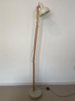 Lámpara de pie madera regulable