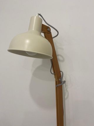 Lámpara de pie madera regulable