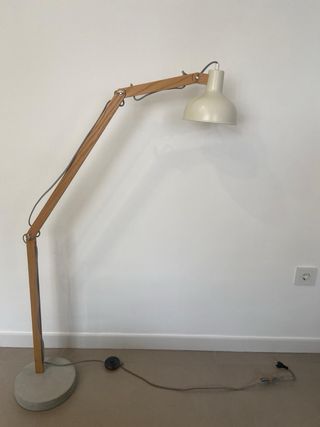 Lámpara de pie madera regulable