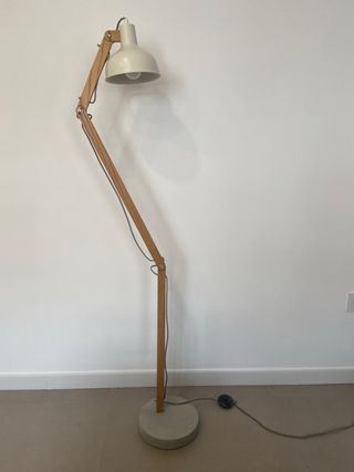 Lámpara de pie madera regulable