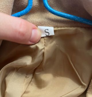 Cazadora efecto piel beige